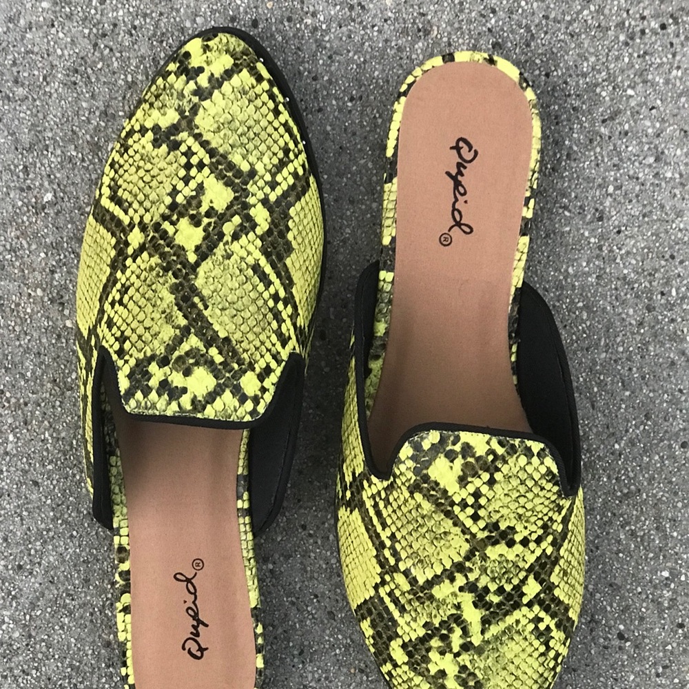 1 Left! Qupid Malibu Yellow Python Snake Flat Mule - Picture 2 of 5